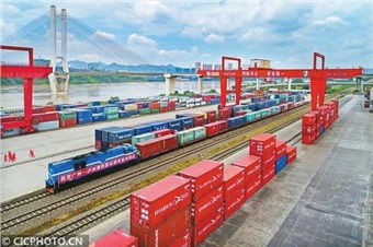首次为龙江企业定制铁海联运班列