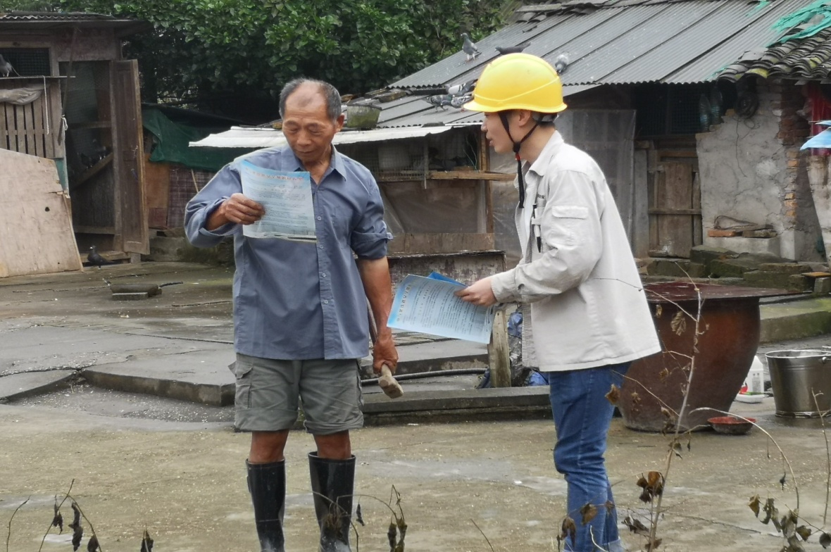 铁兴建设常德企业站开展路外安全宣传活动